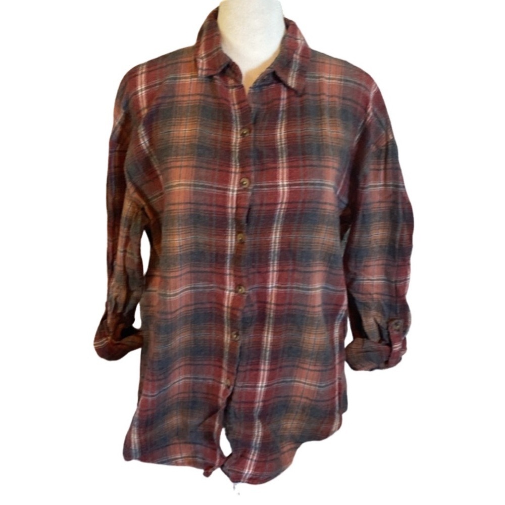 Daytrip roll-tab long-sleeve button-down flannel. Size S.